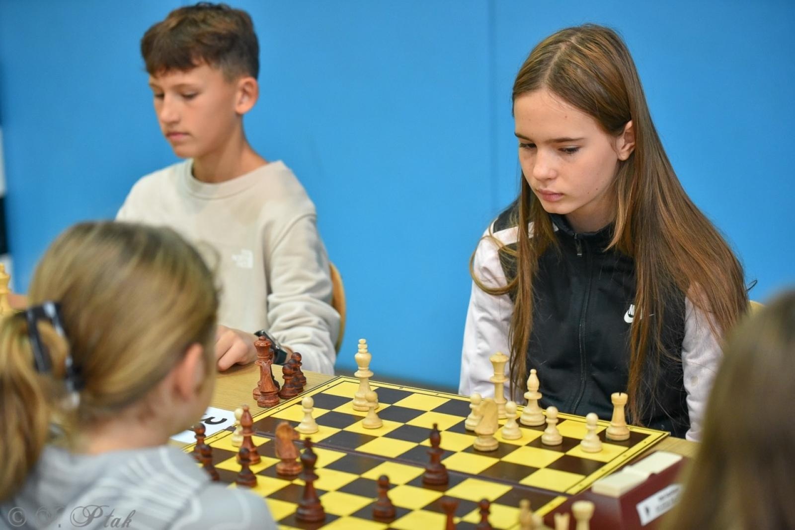 Zdjęcie w galerii na portalu naszraciborz.pl: V Międzynarodowy Memoriał Szachowy Alfreda Chrobaka – Zacięta rywalizacja w Raciborzu wiadomości z regionu