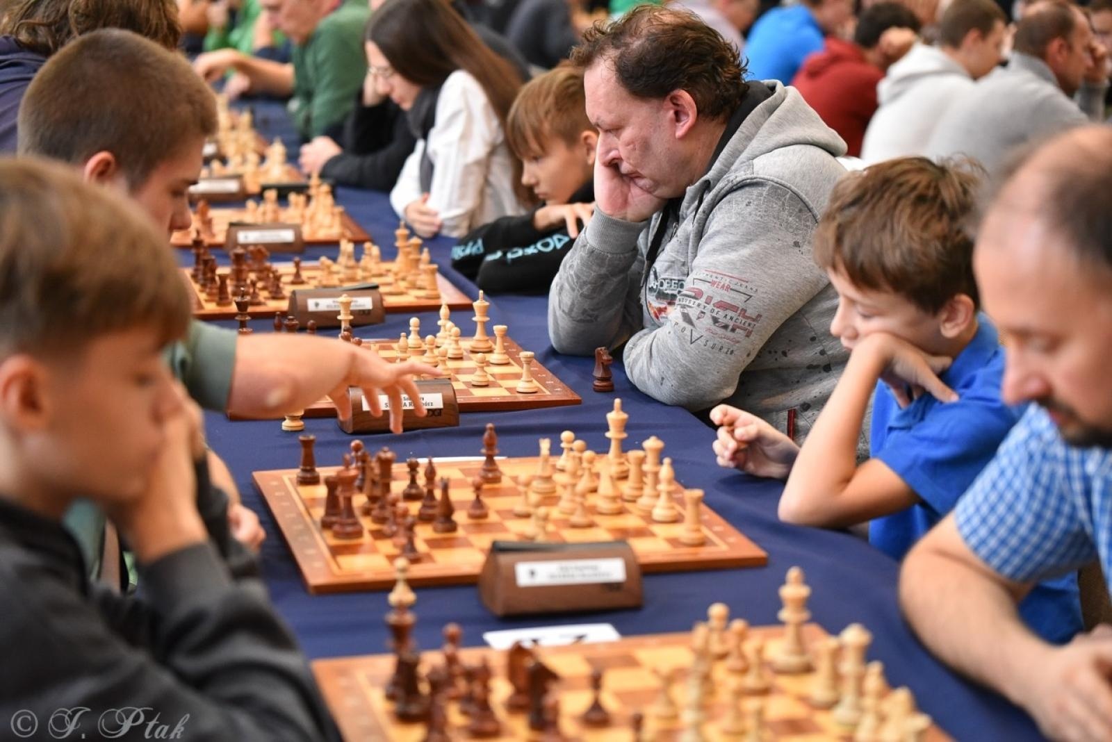 Zdjęcie w galerii na portalu naszraciborz.pl: V Międzynarodowy Memoriał Szachowy Alfreda Chrobaka – Zacięta rywalizacja w Raciborzu wiadomości z regionu