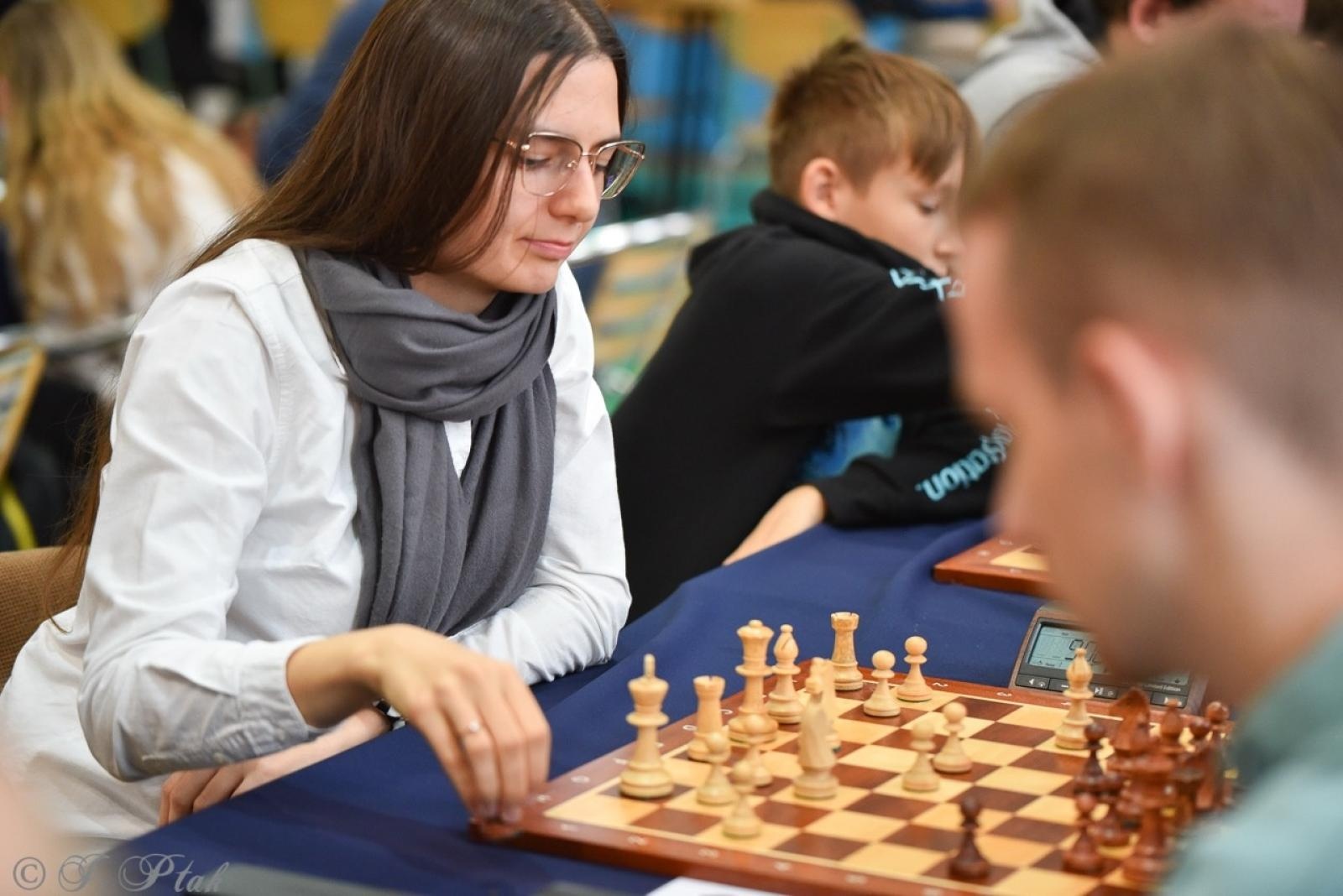 Zdjęcie w galerii na portalu naszraciborz.pl: V Międzynarodowy Memoriał Szachowy Alfreda Chrobaka – Zacięta rywalizacja w Raciborzu wiadomości z regionu