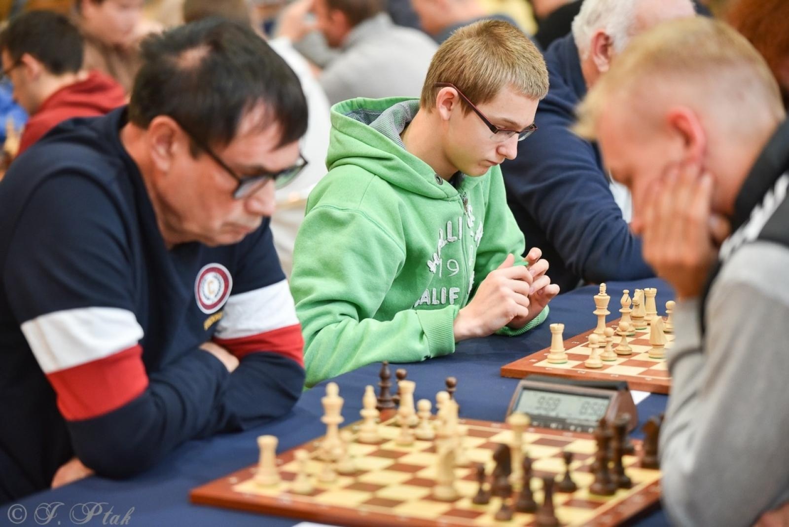 Zdjęcie w galerii na portalu naszraciborz.pl: V Międzynarodowy Memoriał Szachowy Alfreda Chrobaka – Zacięta rywalizacja w Raciborzu wiadomości z regionu