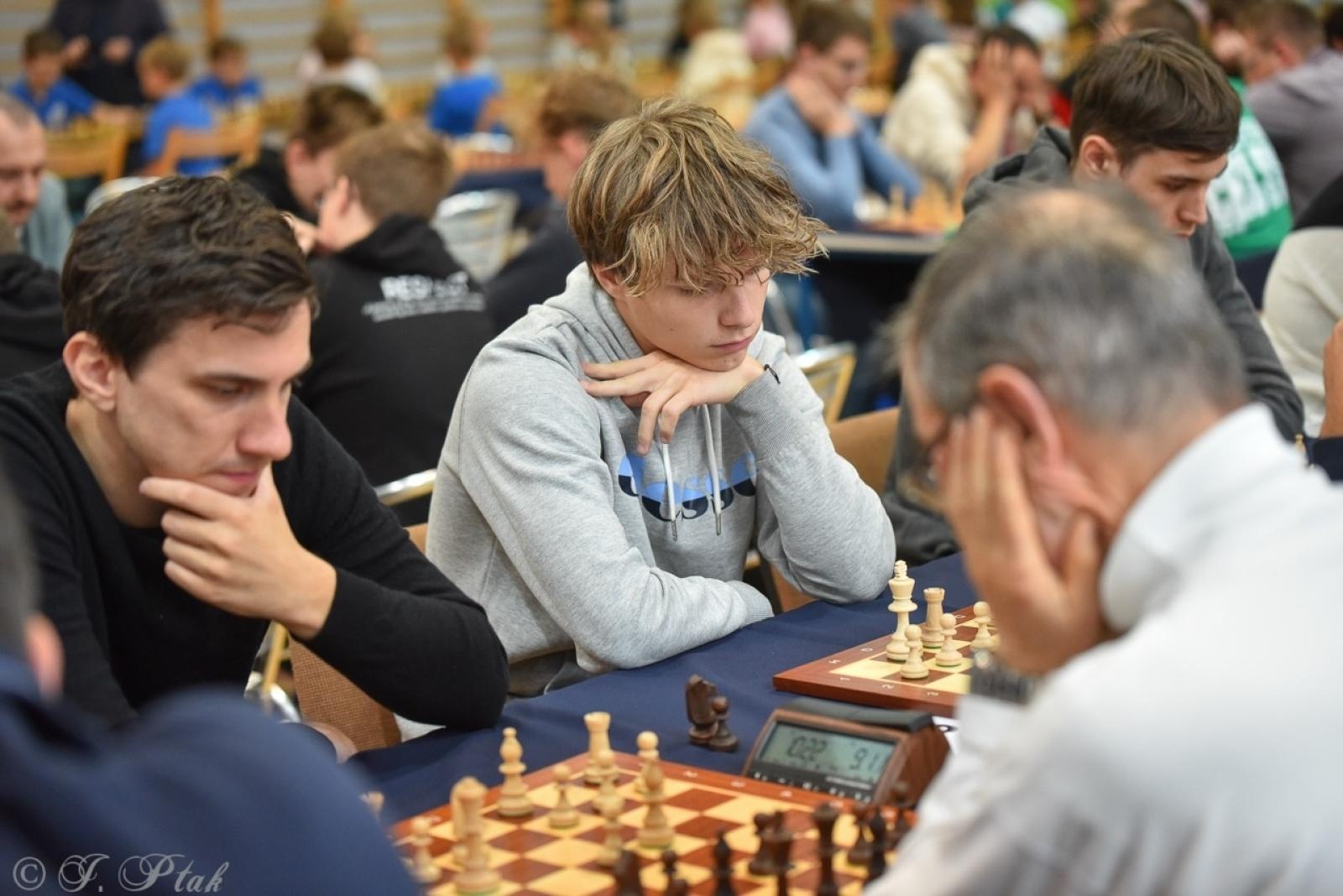 Zdjęcie w galerii na portalu naszraciborz.pl: V Międzynarodowy Memoriał Szachowy Alfreda Chrobaka – Zacięta rywalizacja w Raciborzu wiadomości z regionu