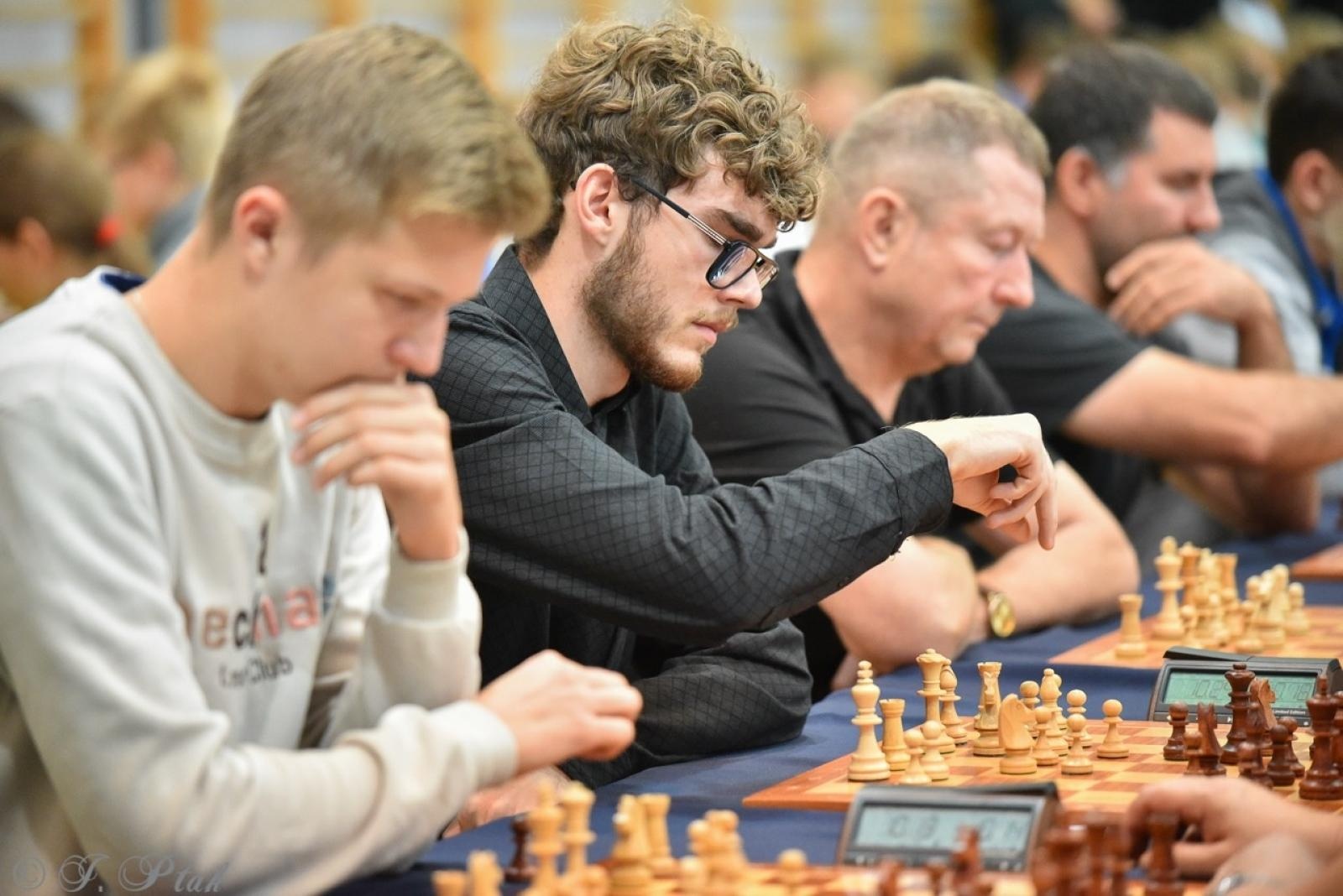 Zdjęcie w galerii na portalu naszraciborz.pl: V Międzynarodowy Memoriał Szachowy Alfreda Chrobaka – Zacięta rywalizacja w Raciborzu wiadomości z regionu