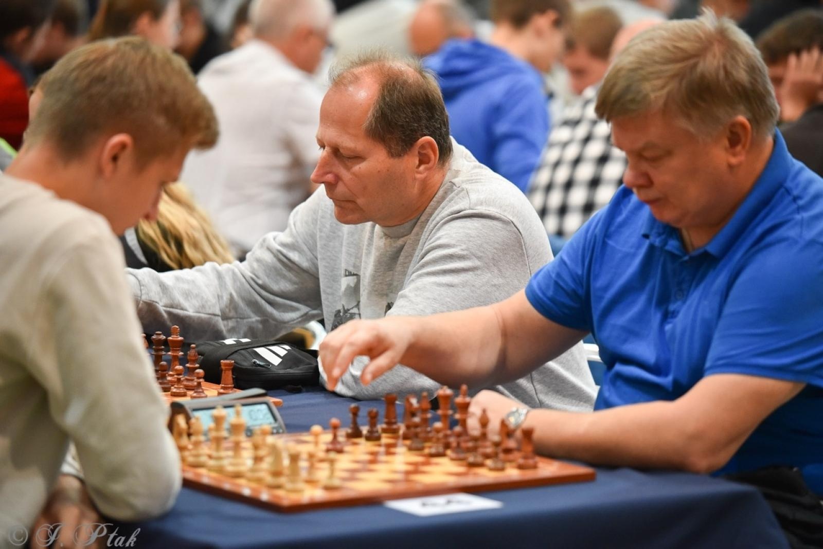 Zdjęcie w galerii na portalu naszraciborz.pl: V Międzynarodowy Memoriał Szachowy Alfreda Chrobaka – Zacięta rywalizacja w Raciborzu wiadomości z regionu