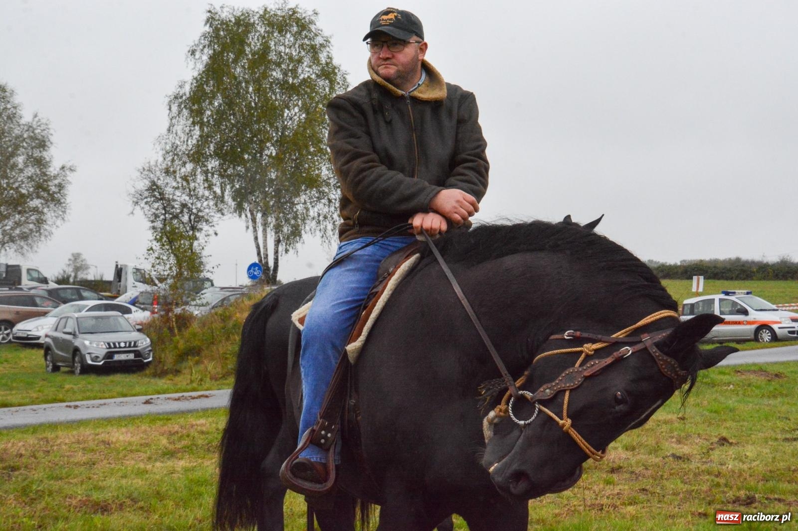 Zdjęcie w galerii na portalu naszraciborz.pl: Piknik Świętego Huberta w Łańcach: tradycja, przygoda i pasja w deszczowej scenerii wiadomości z regionu