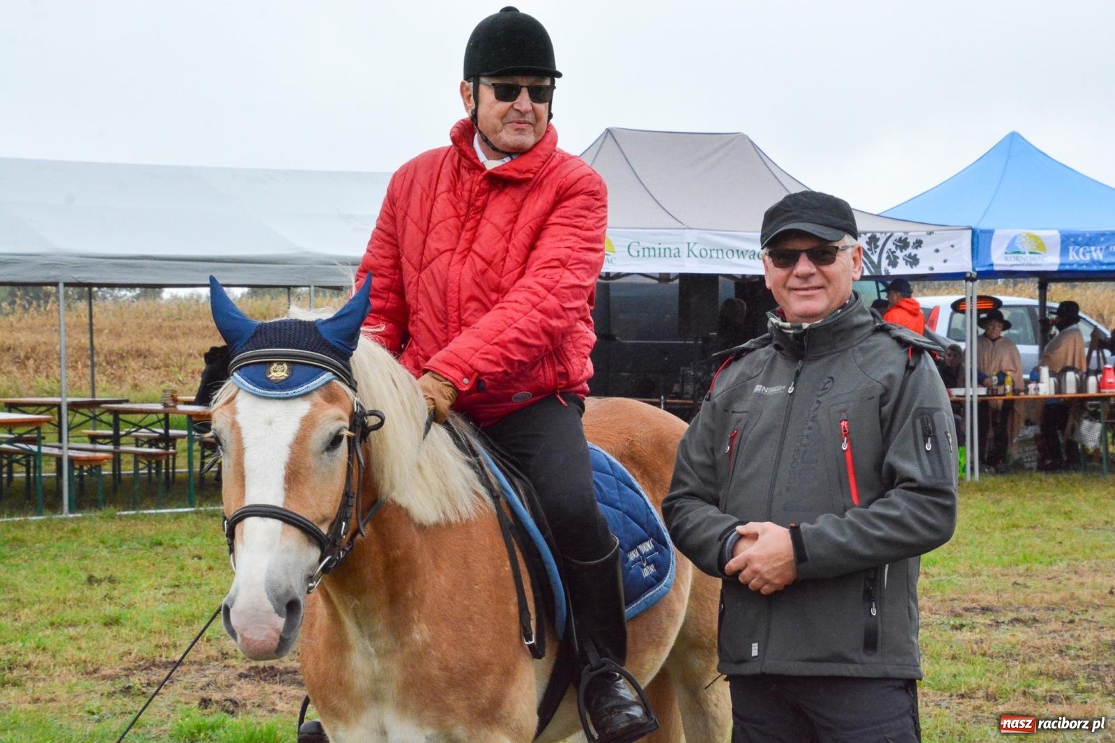 Zdjęcie w galerii na portalu naszraciborz.pl: Piknik Świętego Huberta w Łańcach: tradycja, przygoda i pasja w deszczowej scenerii wiadomości z regionu
