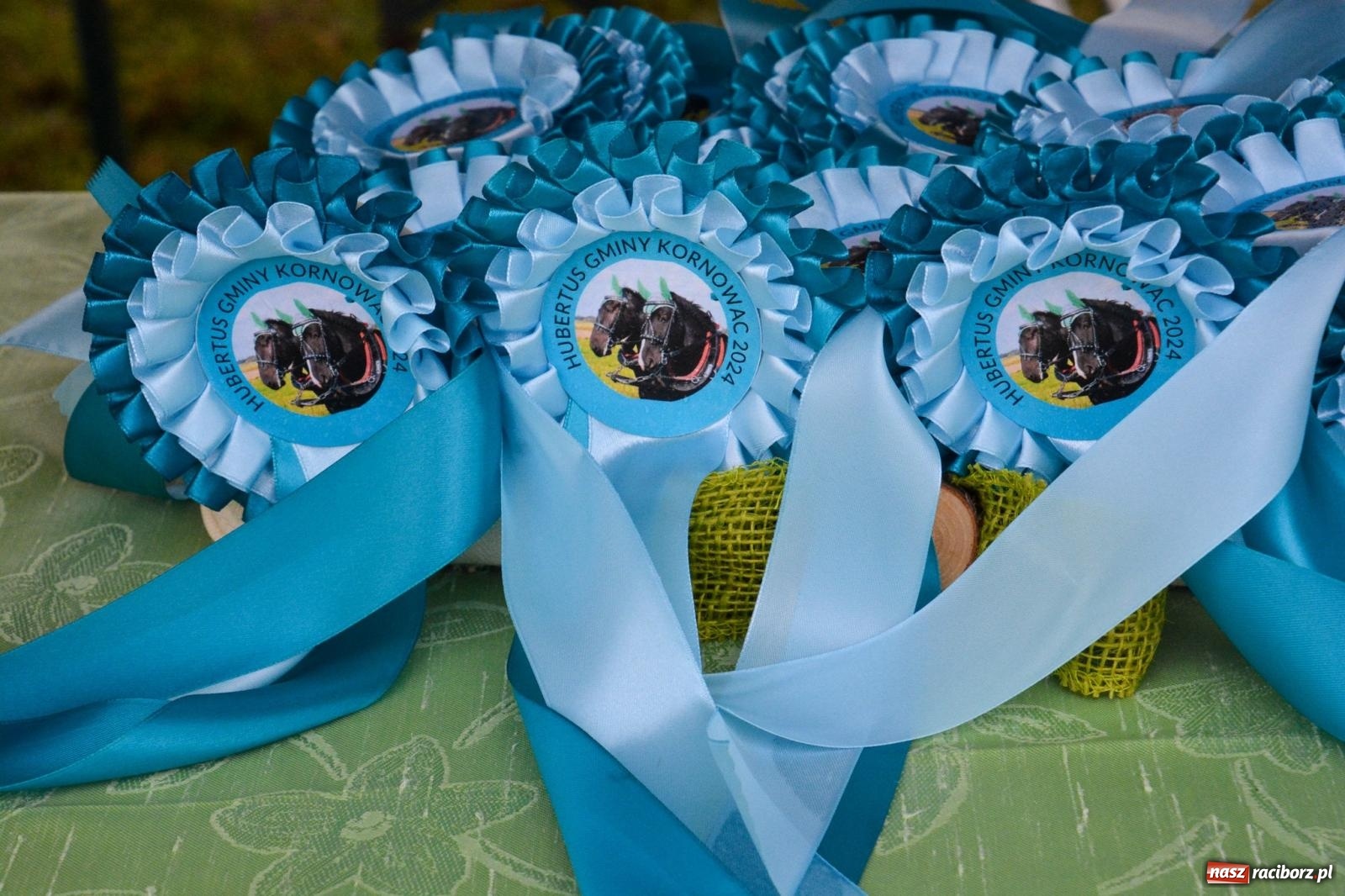 Zdjęcie w galerii na portalu naszraciborz.pl: Piknik Świętego Huberta w Łańcach: tradycja, przygoda i pasja w deszczowej scenerii wiadomości z regionu