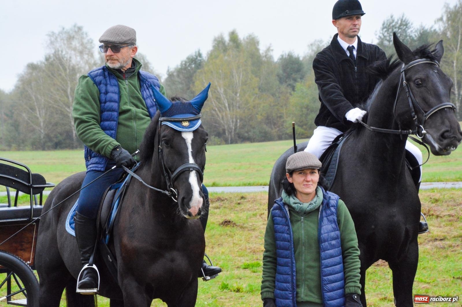 Zdjęcie w galerii na portalu naszraciborz.pl: Piknik Świętego Huberta w Łańcach: tradycja, przygoda i pasja w deszczowej scenerii wiadomości z regionu