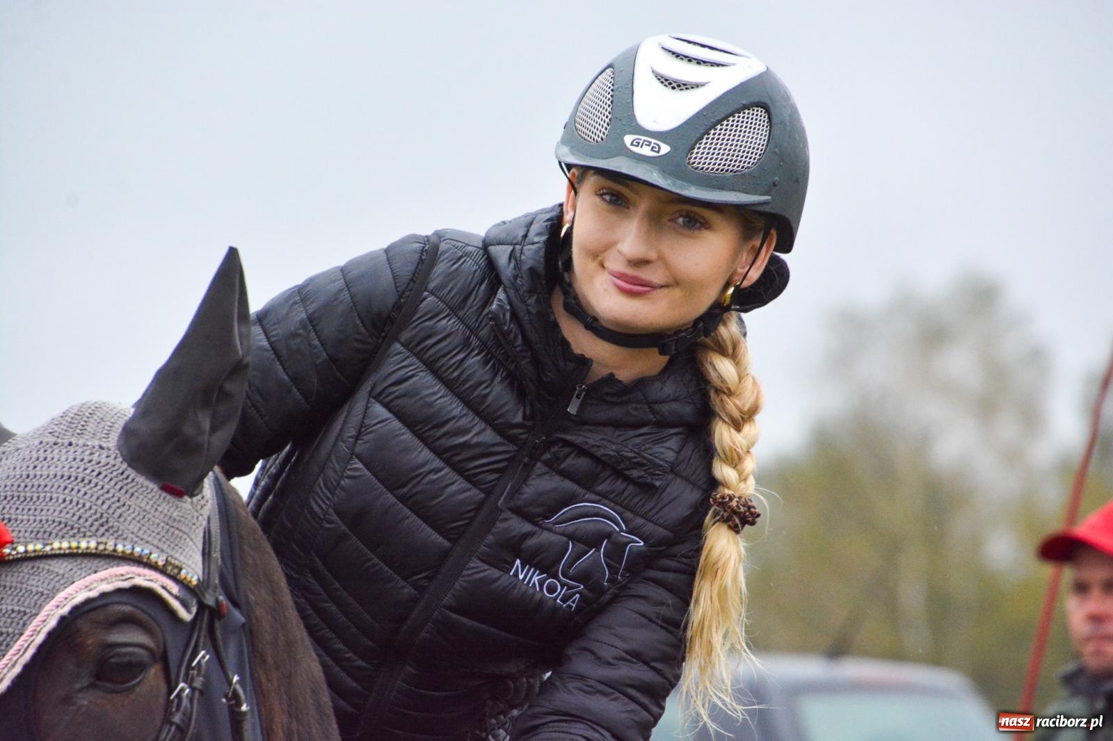 Zdjęcie w galerii na portalu naszraciborz.pl: Piknik Świętego Huberta w Łańcach: tradycja, przygoda i pasja w deszczowej scenerii wiadomości z regionu