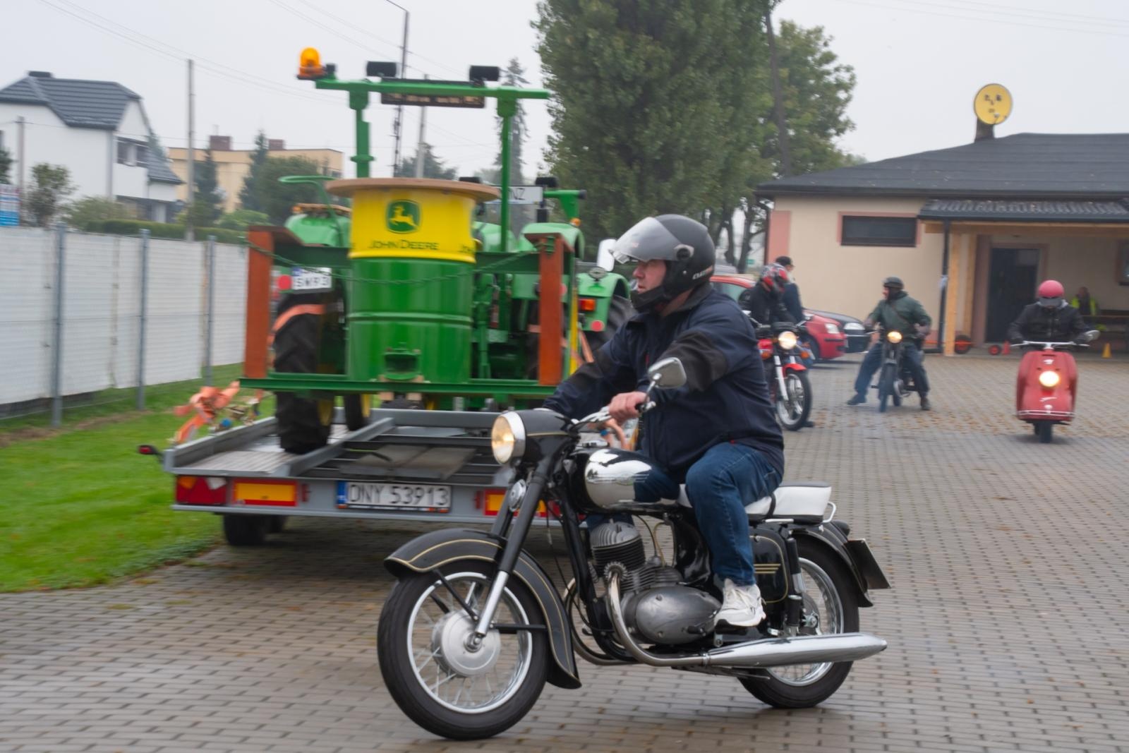 Zdjęcie w galerii na portalu naszraciborz.pl: Jesienny zlot samochodów zabytkowych w Zabełkowie wiadomości z regionu