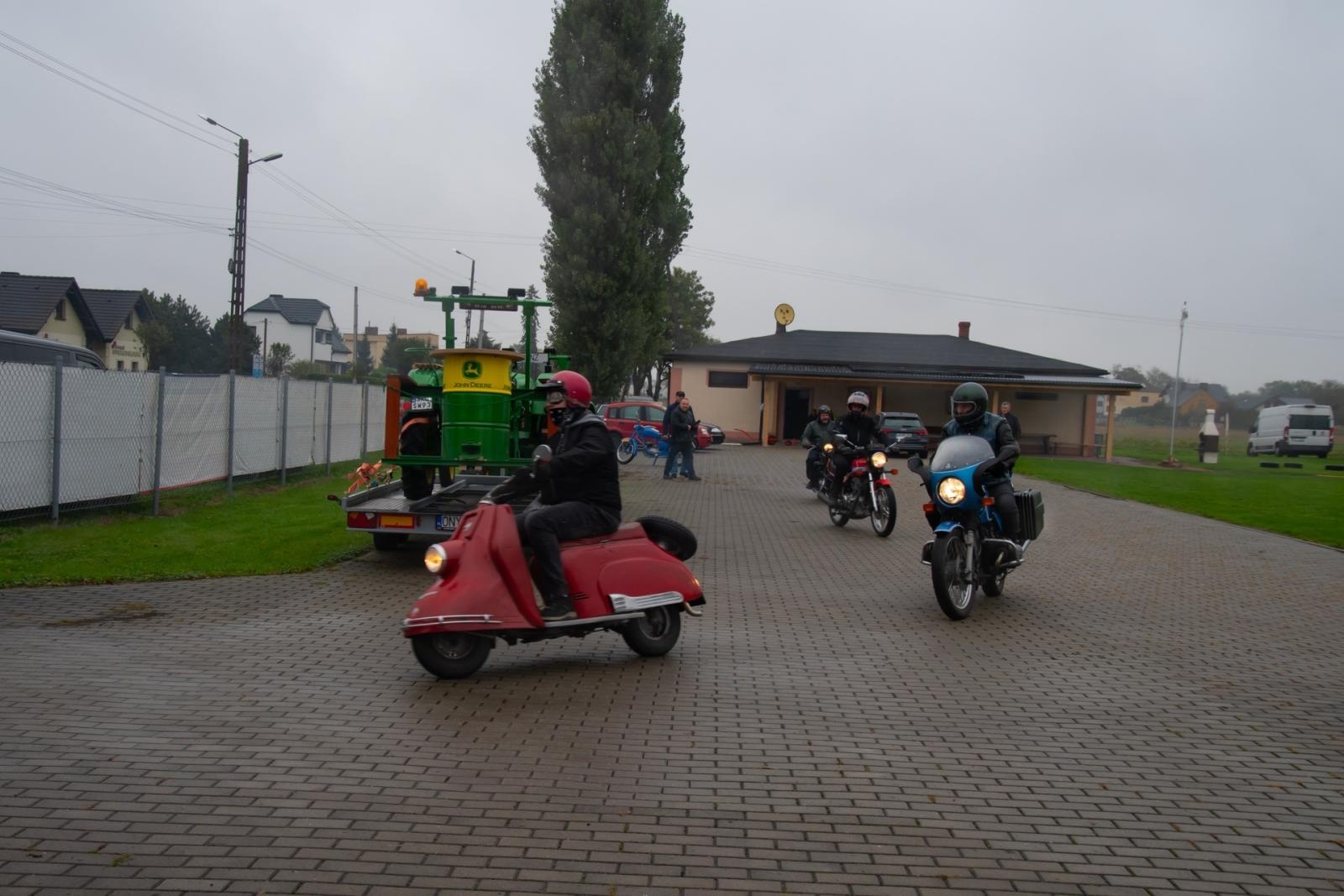 Zdjęcie w galerii na portalu naszraciborz.pl: Jesienny zlot samochodów zabytkowych w Zabełkowie wiadomości z regionu