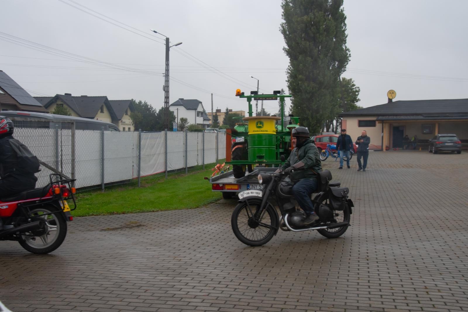 Zdjęcie w galerii na portalu naszraciborz.pl: Jesienny zlot samochodów zabytkowych w Zabełkowie wiadomości z regionu