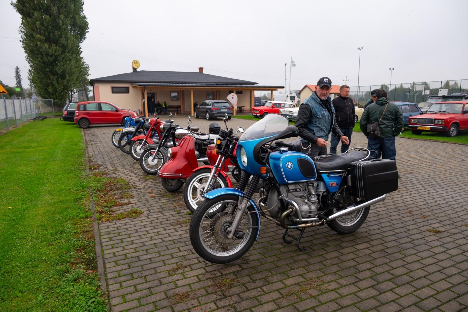 Zdjęcie w galerii na portalu naszraciborz.pl: Jesienny zlot samochodów zabytkowych w Zabełkowie wiadomości z regionu