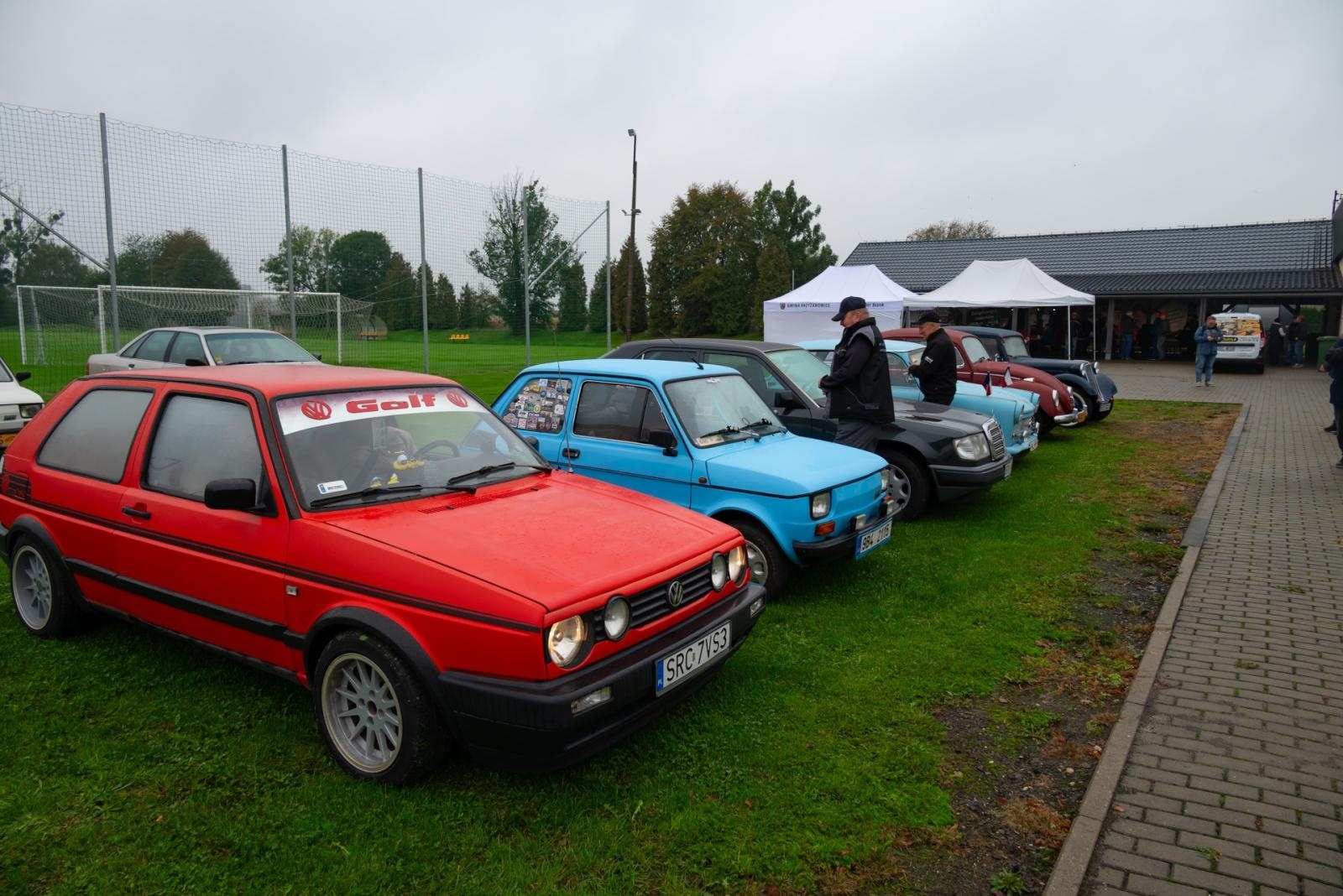 Zdjęcie w galerii na portalu naszraciborz.pl: Jesienny zlot samochodów zabytkowych w Zabełkowie wiadomości z regionu