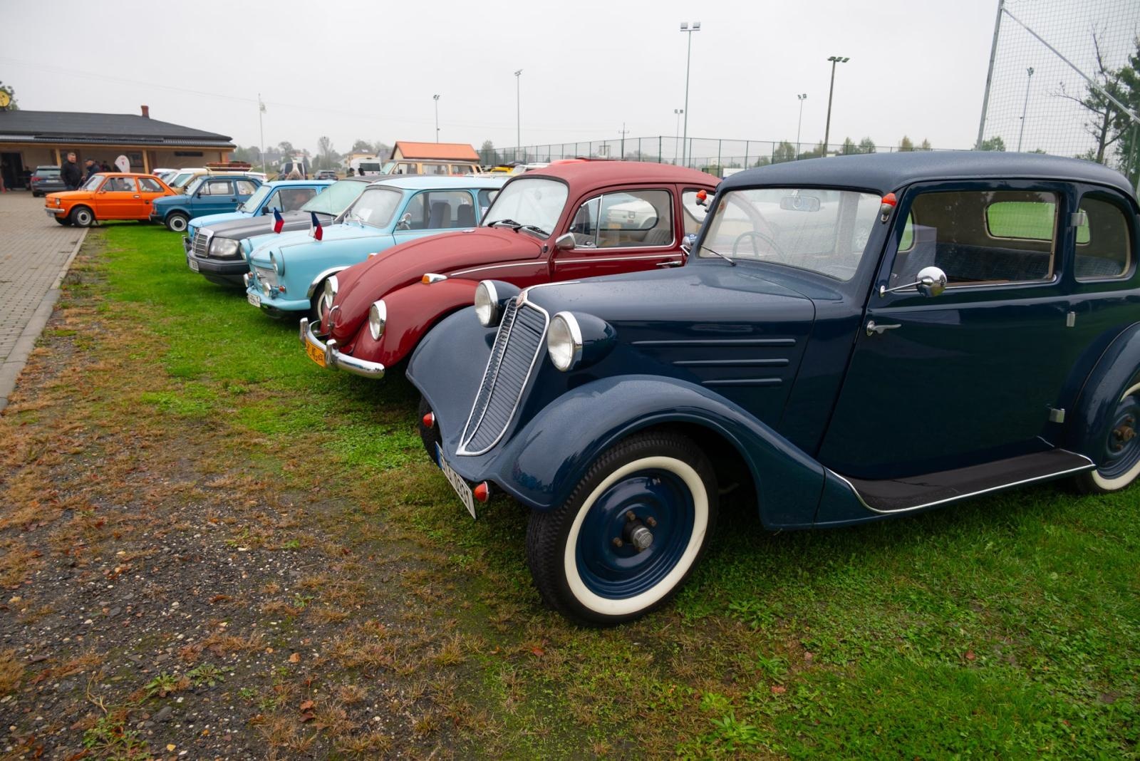 Zdjęcie w galerii na portalu naszraciborz.pl: Jesienny zlot samochodów zabytkowych w Zabełkowie wiadomości z regionu