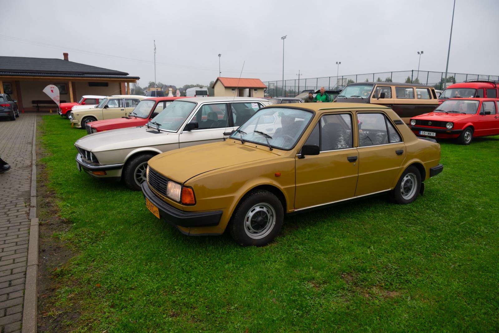 Zdjęcie w galerii na portalu naszraciborz.pl: Jesienny zlot samochodów zabytkowych w Zabełkowie wiadomości z regionu