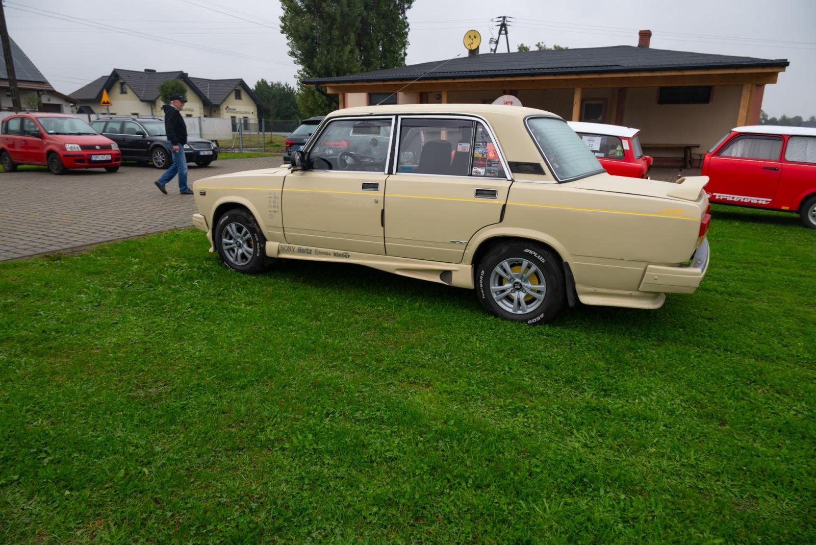 Zdjęcie w galerii na portalu naszraciborz.pl: Jesienny zlot samochodów zabytkowych w Zabełkowie wiadomości z regionu
