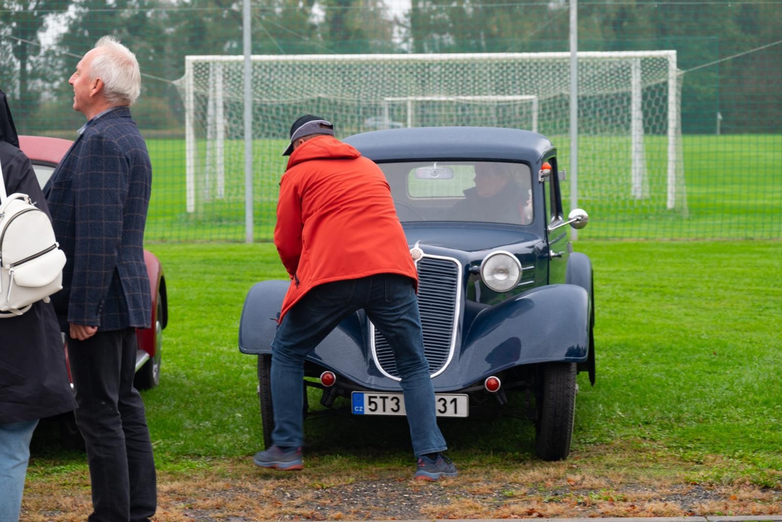 Zdjęcie w galerii na portalu naszraciborz.pl: Jesienny zlot samochodów zabytkowych w Zabełkowie wiadomości z regionu