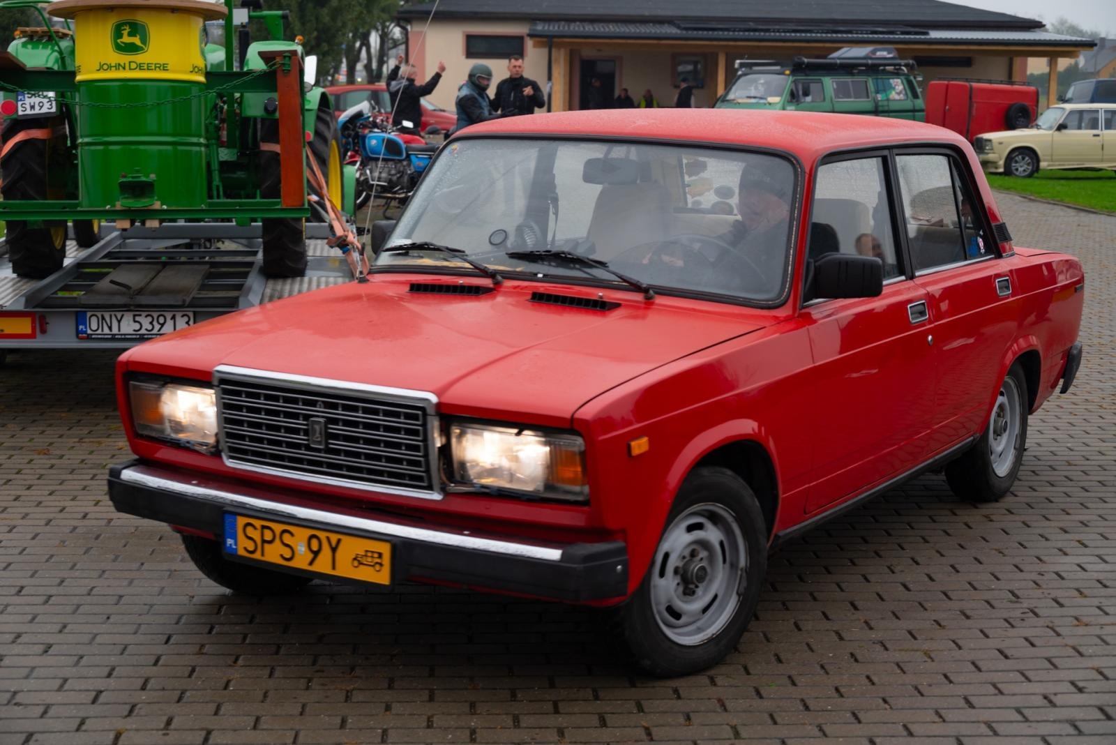 Zdjęcie w galerii na portalu naszraciborz.pl: Jesienny zlot samochodów zabytkowych w Zabełkowie wiadomości z regionu