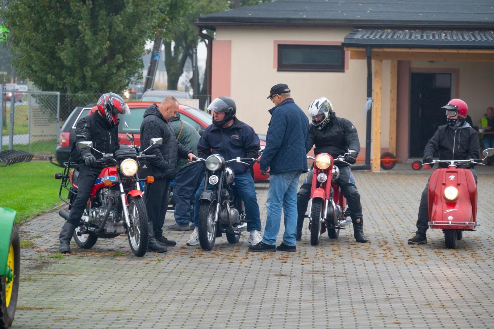 Zdjęcie w galerii na portalu naszraciborz.pl: Jesienny zlot samochodów zabytkowych w Zabełkowie wiadomości z regionu