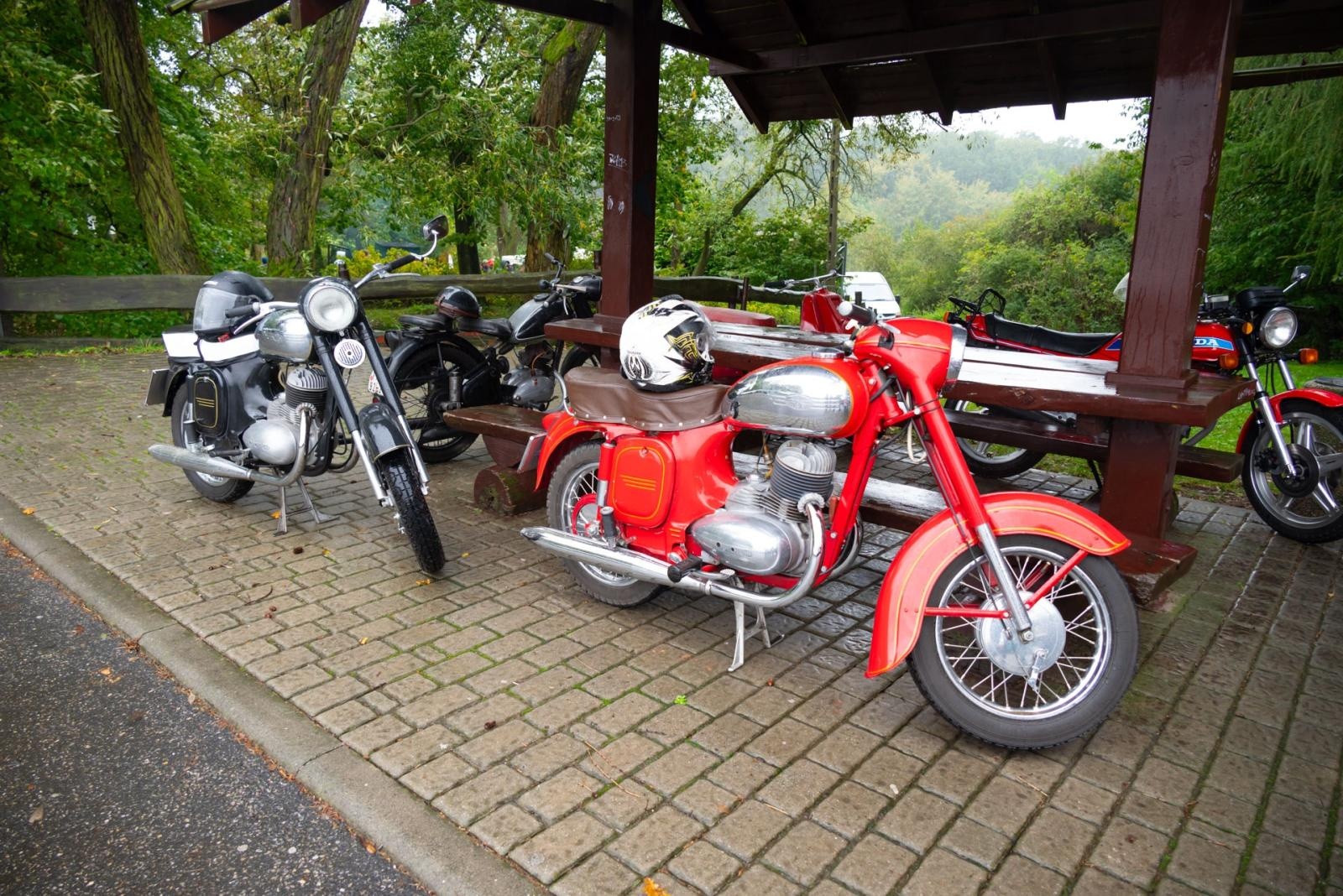 Zdjęcie w galerii na portalu naszraciborz.pl: Jesienny zlot samochodów zabytkowych w Zabełkowie wiadomości z regionu