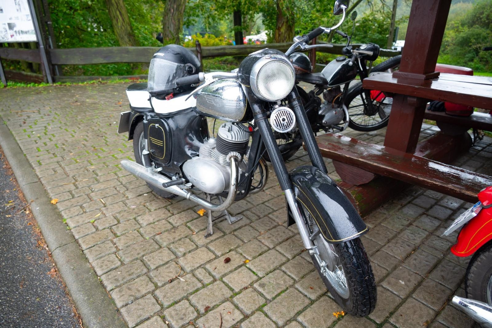 Zdjęcie w galerii na portalu naszraciborz.pl: Jesienny zlot samochodów zabytkowych w Zabełkowie wiadomości z regionu