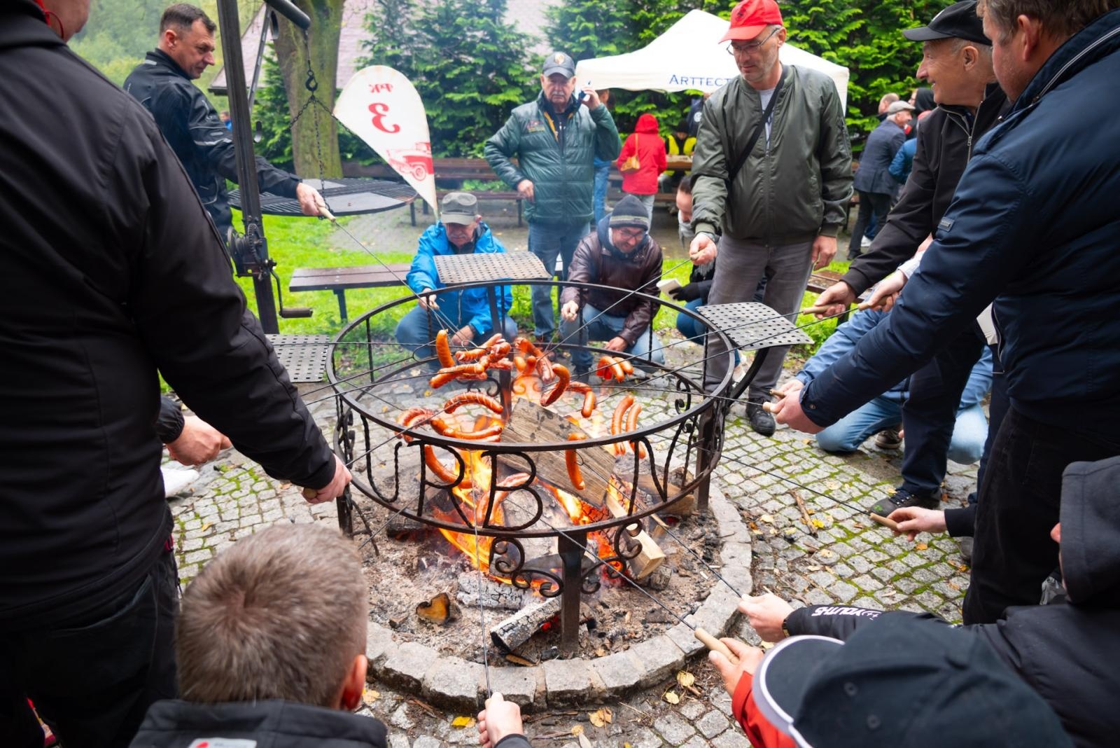 Zdjęcie w galerii na portalu naszraciborz.pl: Jesienny zlot samochodów zabytkowych w Zabełkowie wiadomości z regionu