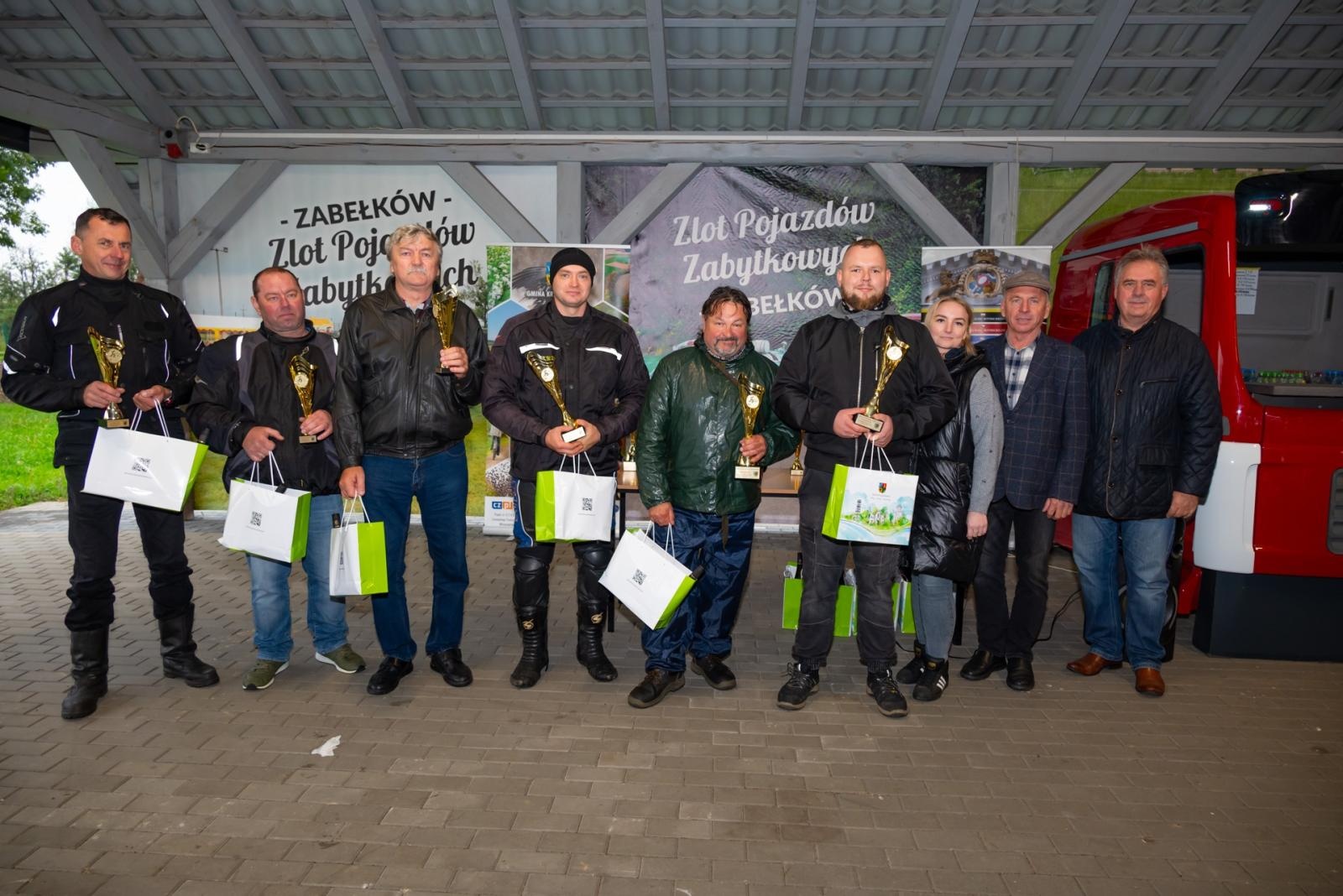 Zdjęcie w galerii na portalu naszraciborz.pl: Jesienny zlot samochodów zabytkowych w Zabełkowie wiadomości z regionu