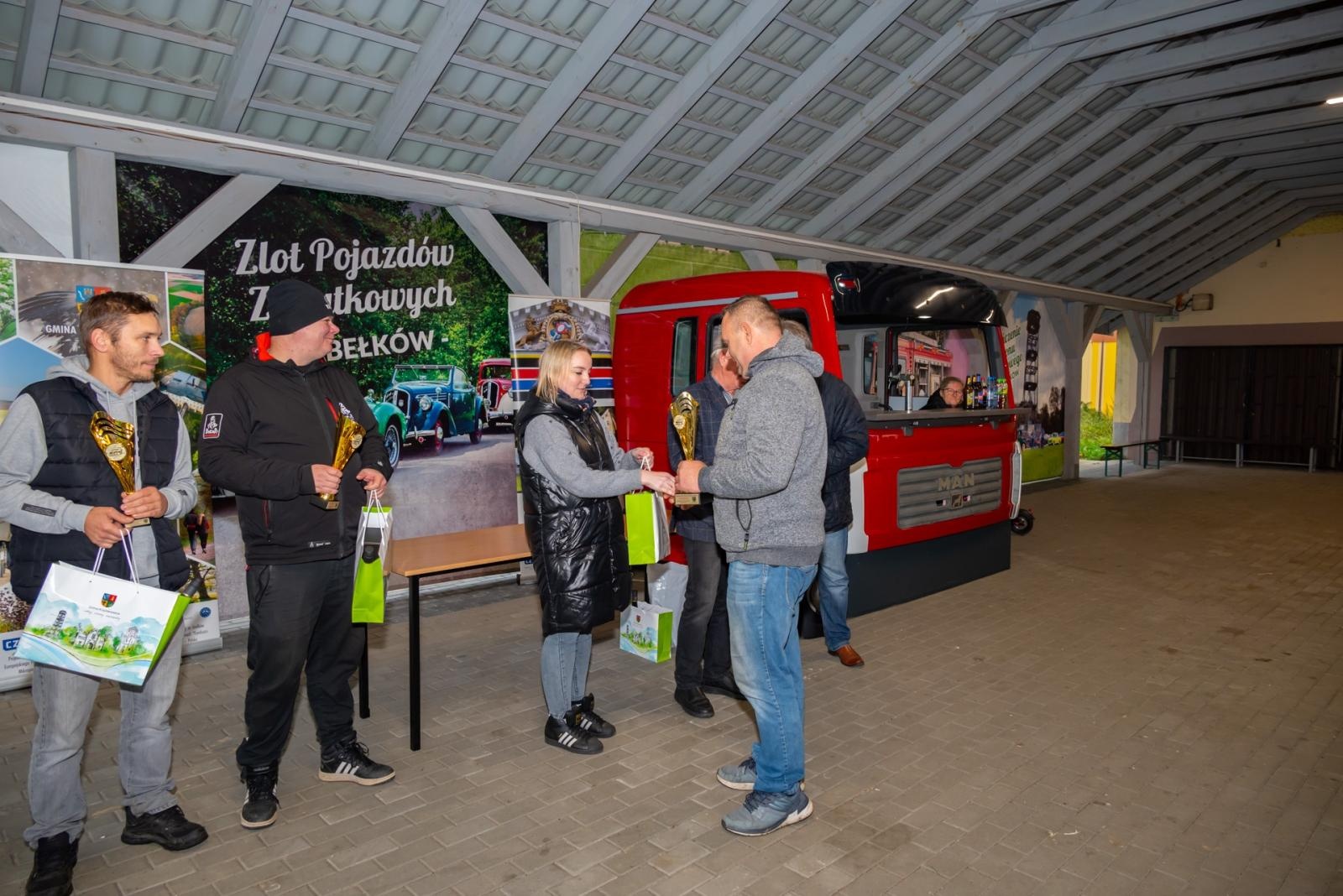 Zdjęcie w galerii na portalu naszraciborz.pl: Jesienny zlot samochodów zabytkowych w Zabełkowie wiadomości z regionu