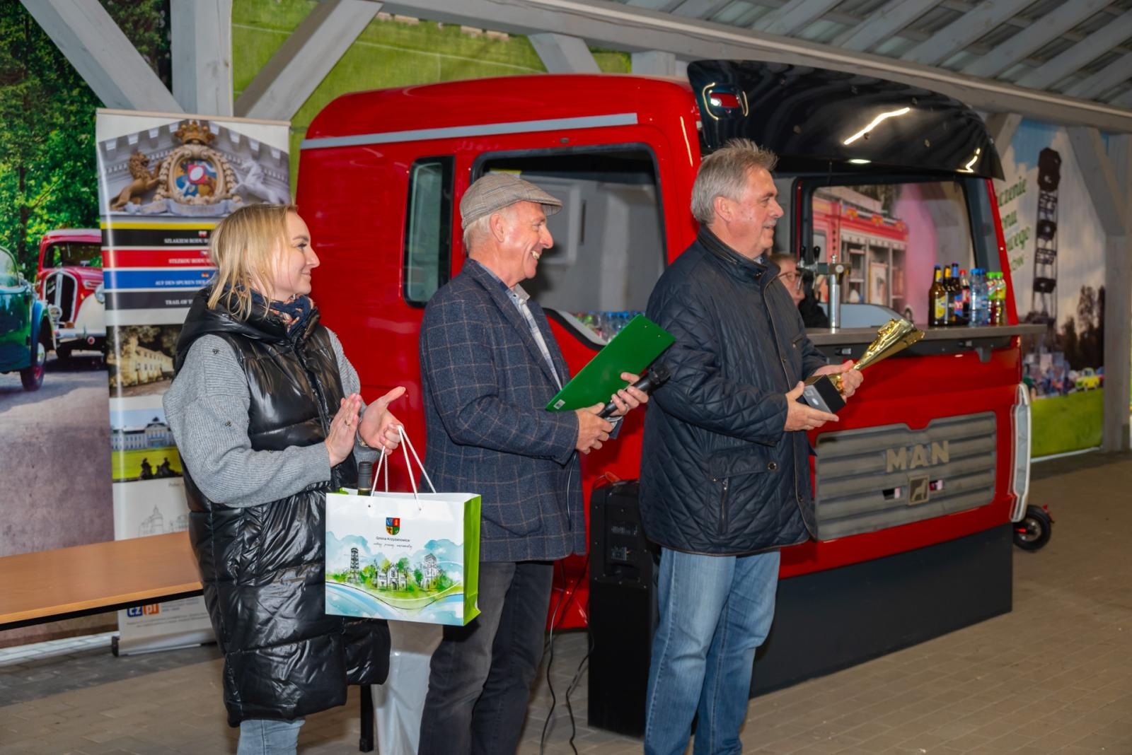 Zdjęcie w galerii na portalu naszraciborz.pl: Jesienny zlot samochodów zabytkowych w Zabełkowie wiadomości z regionu