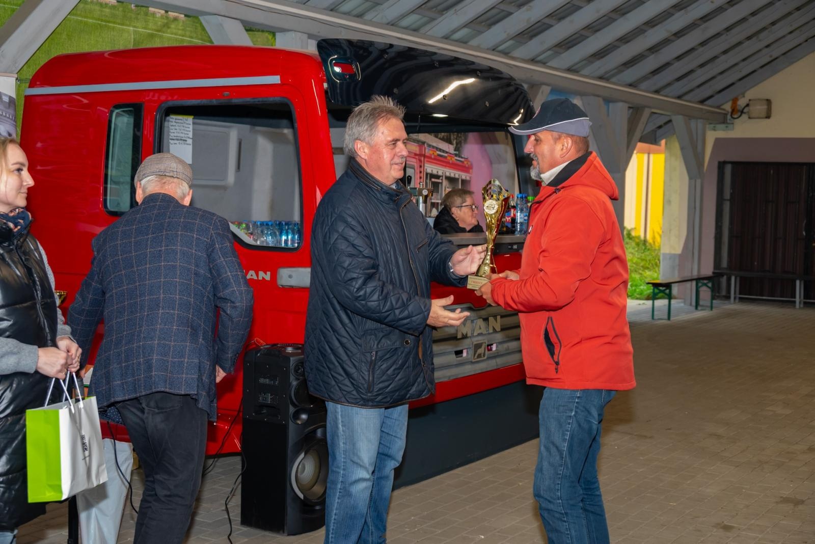 Zdjęcie w galerii na portalu naszraciborz.pl: Jesienny zlot samochodów zabytkowych w Zabełkowie wiadomości z regionu