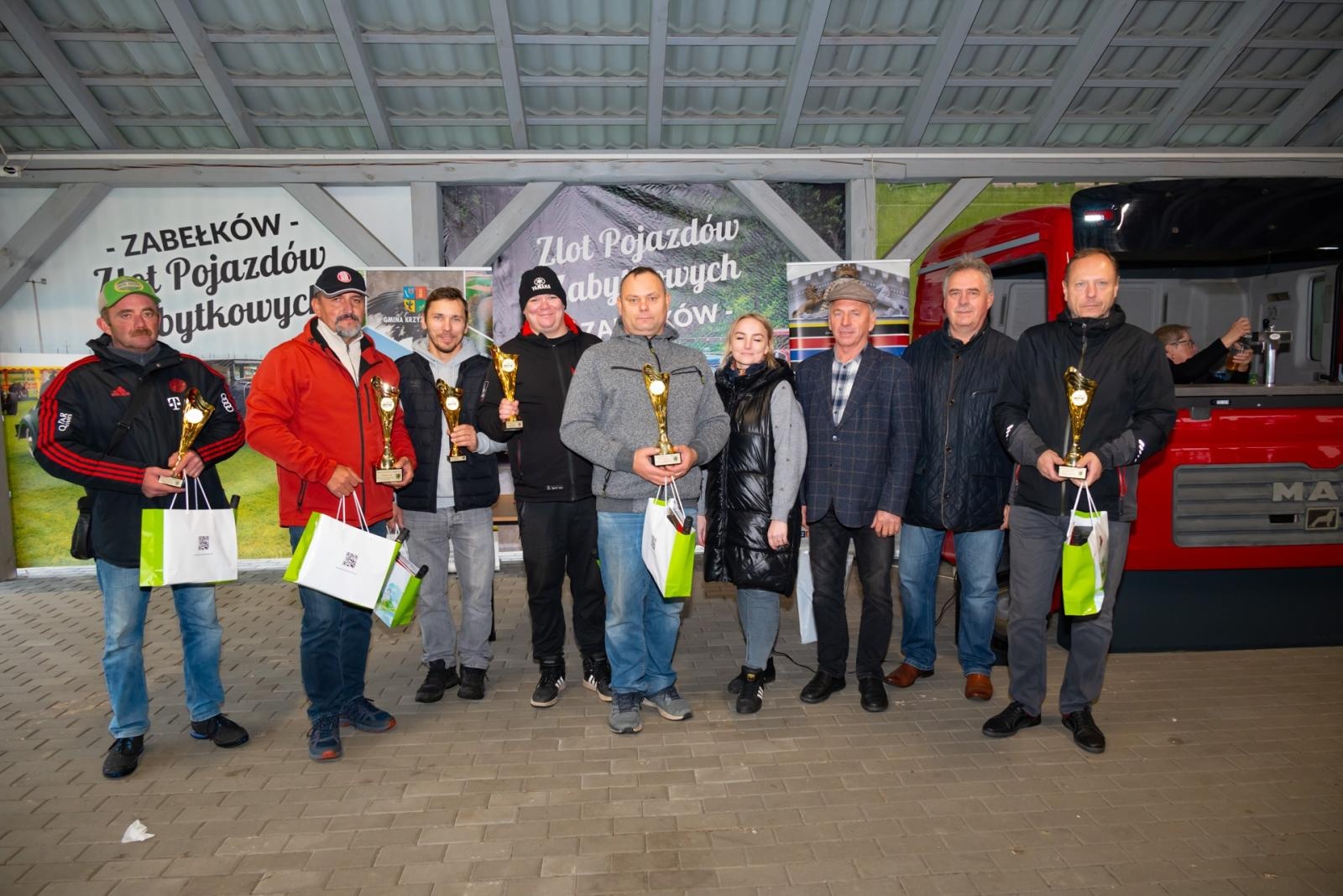 Zdjęcie w galerii na portalu naszraciborz.pl: Jesienny zlot samochodów zabytkowych w Zabełkowie wiadomości z regionu