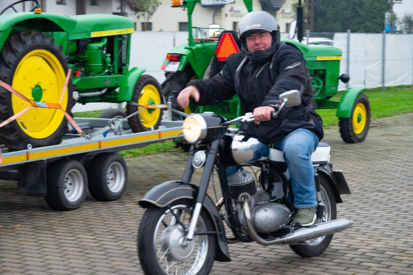 Zdjęcie w galerii na portalu naszraciborz.pl: Jesienny zlot samochodów zabytkowych w Zabełkowie wiadomości z regionu