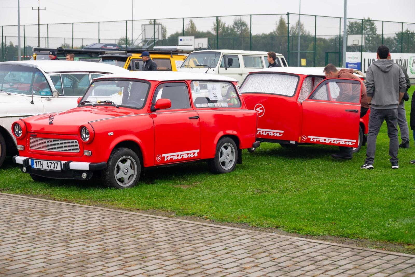 Zdjęcie w galerii na portalu naszraciborz.pl: Jesienny zlot samochodów zabytkowych w Zabełkowie wiadomości z regionu