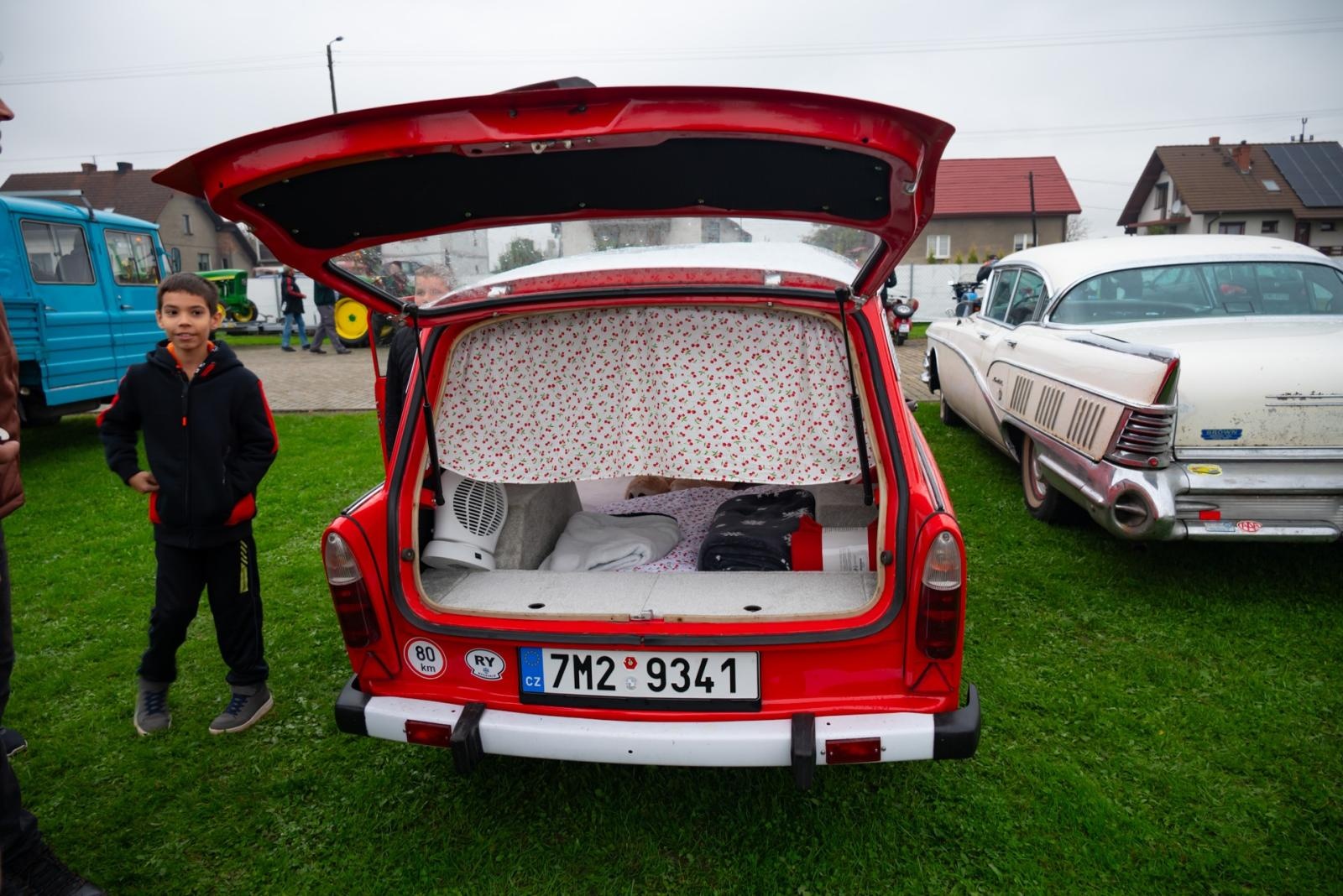 Zdjęcie w galerii na portalu naszraciborz.pl: Jesienny zlot samochodów zabytkowych w Zabełkowie wiadomości z regionu