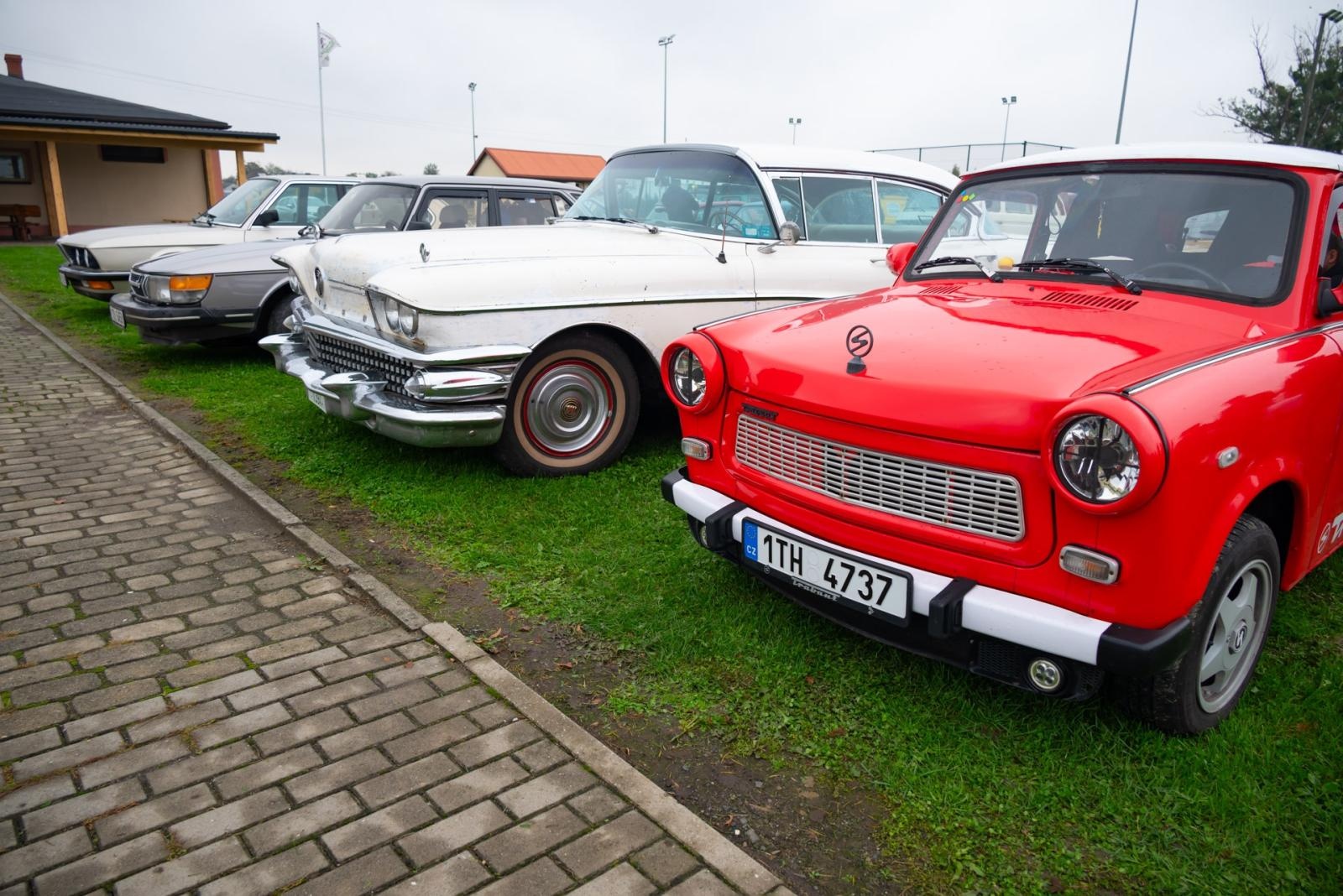 Zdjęcie w galerii na portalu naszraciborz.pl: Jesienny zlot samochodów zabytkowych w Zabełkowie wiadomości z regionu