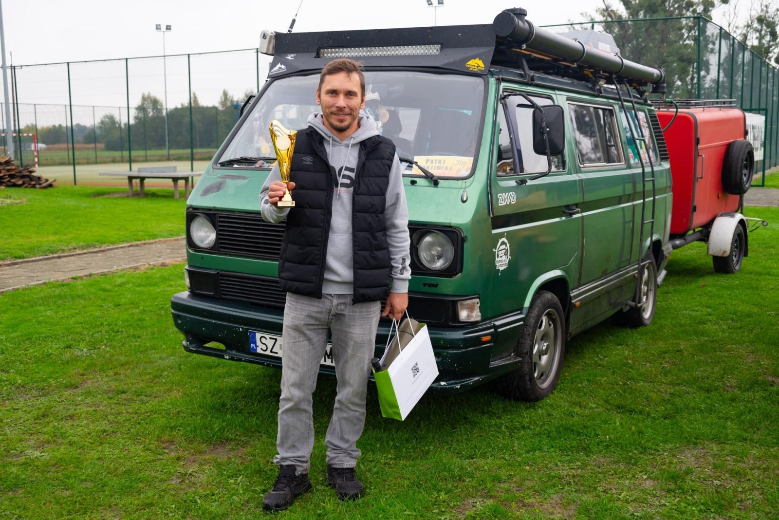 Zdjęcie w galerii na portalu naszraciborz.pl: Jesienny zlot samochodów zabytkowych w Zabełkowie wiadomości z regionu