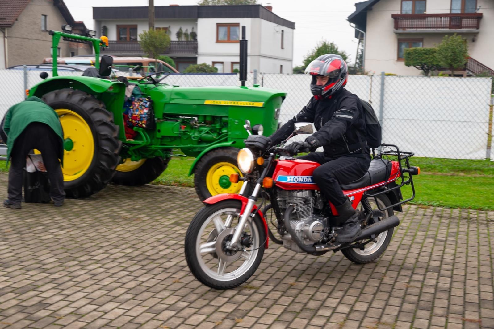 Zdjęcie w galerii na portalu naszraciborz.pl: Jesienny zlot samochodów zabytkowych w Zabełkowie wiadomości z regionu