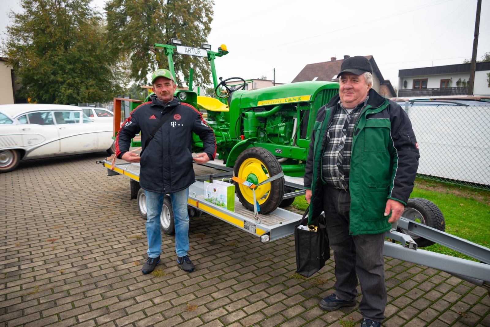 Zdjęcie w galerii na portalu naszraciborz.pl: Jesienny zlot samochodów zabytkowych w Zabełkowie wiadomości z regionu