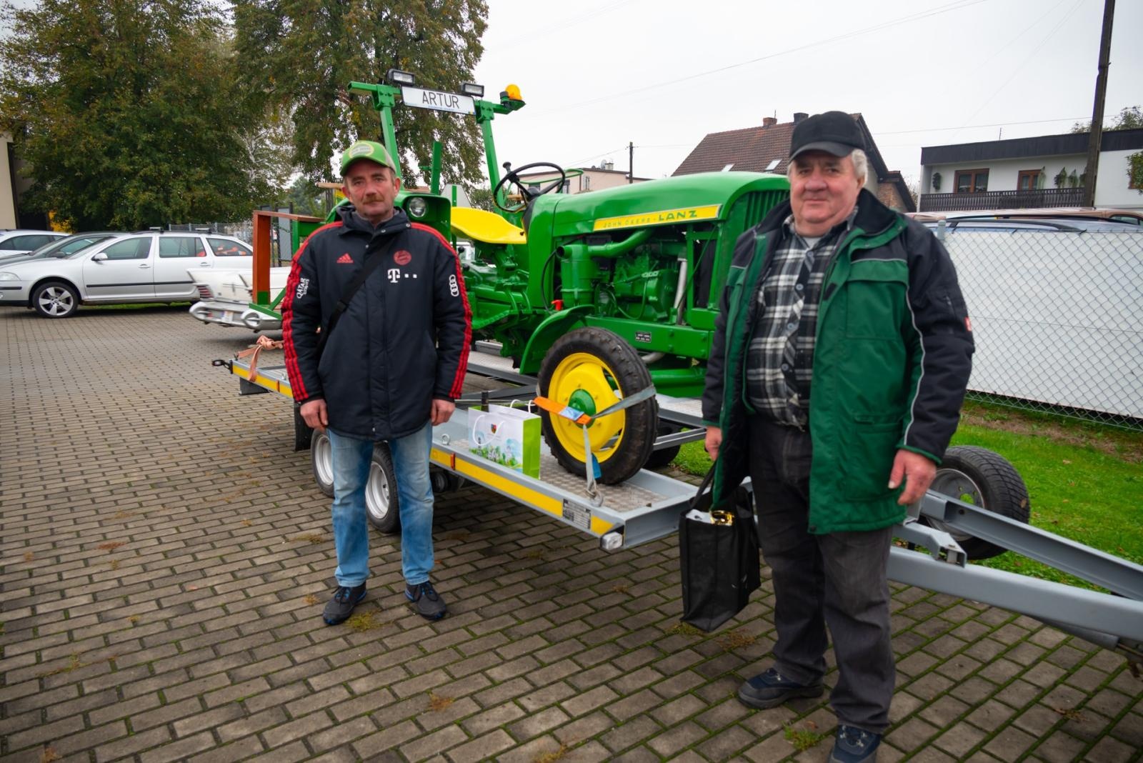 Zdjęcie w galerii na portalu naszraciborz.pl: Jesienny zlot samochodów zabytkowych w Zabełkowie wiadomości z regionu