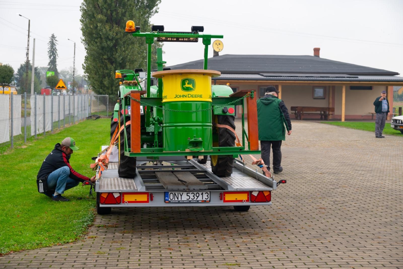 Zdjęcie w galerii na portalu naszraciborz.pl: Jesienny zlot samochodów zabytkowych w Zabełkowie wiadomości z regionu