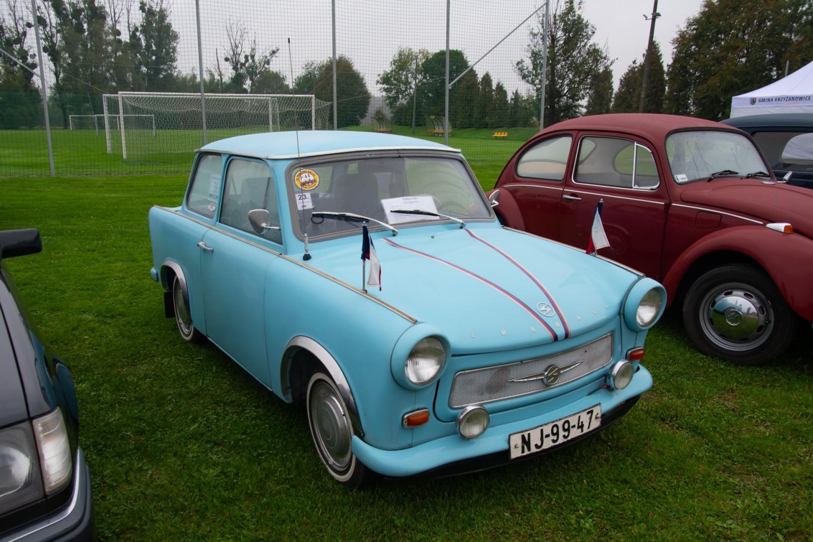 Zdjęcie w galerii na portalu naszraciborz.pl: Jesienny zlot samochodów zabytkowych w Zabełkowie wiadomości z regionu