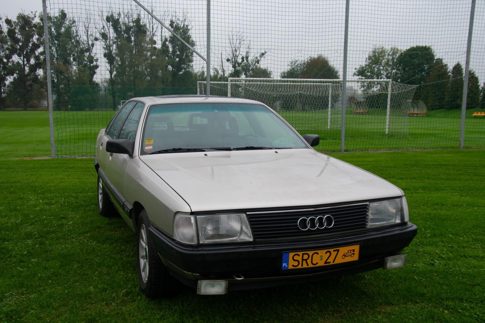 Zdjęcie w galerii na portalu naszraciborz.pl: Jesienny zlot samochodów zabytkowych w Zabełkowie wiadomości z regionu