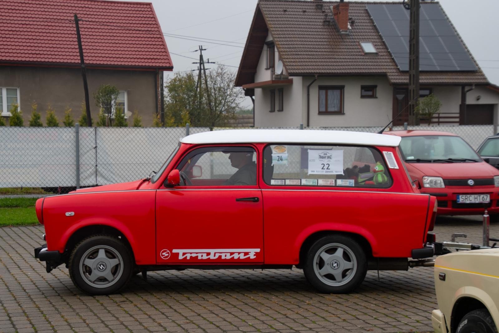 Zdjęcie w galerii na portalu naszraciborz.pl: Jesienny zlot samochodów zabytkowych w Zabełkowie wiadomości z regionu