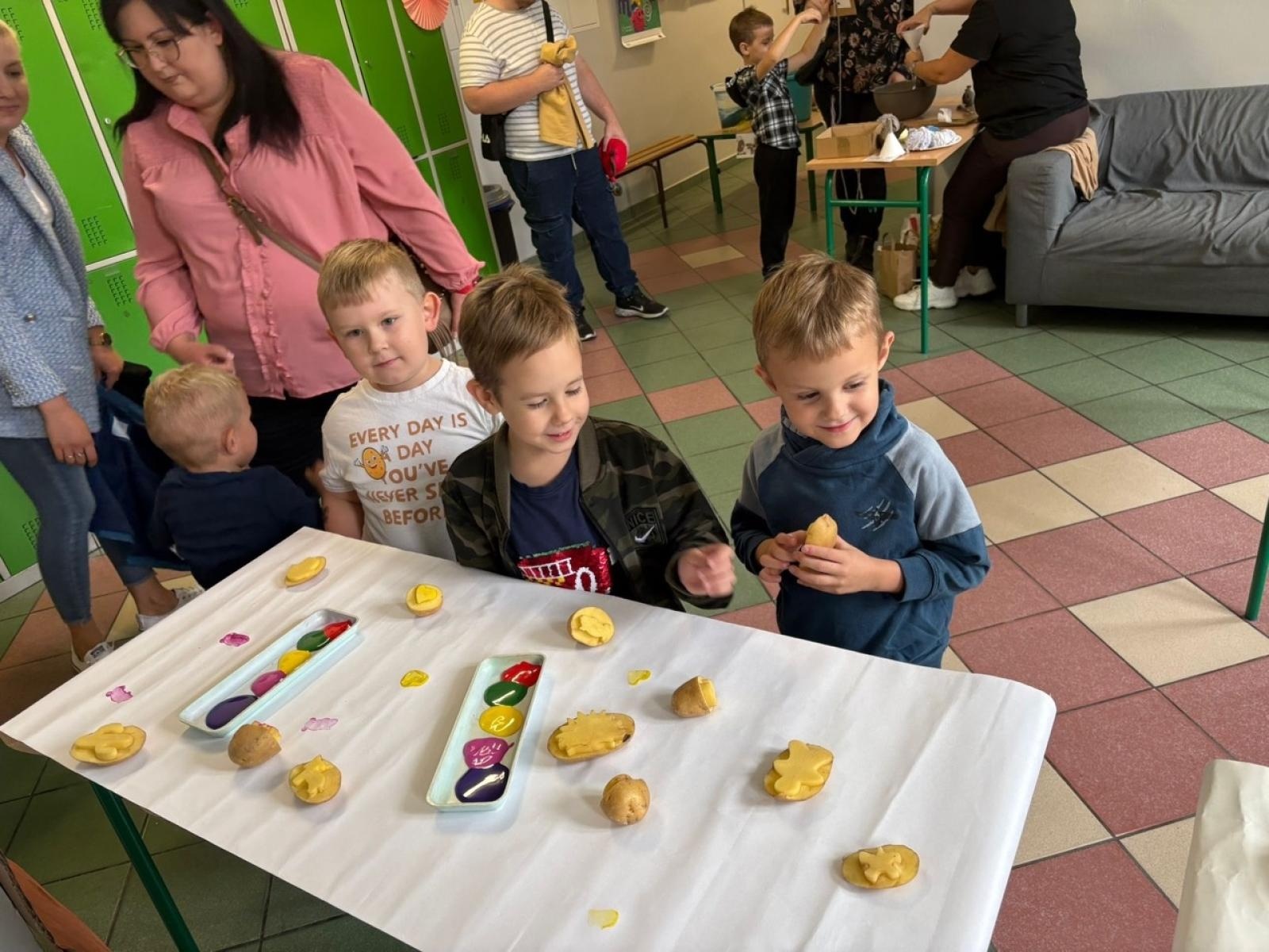 Zdjęcie w galerii na portalu naszraciborz.pl: Dzień Pieczonego Ziemniaka na Płoni: rodzinny festyn pełen atrakcji wiadomości z regionu