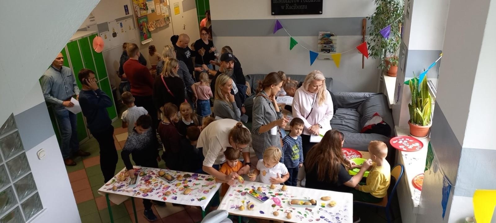 Zdjęcie w galerii na portalu naszraciborz.pl: Dzień Pieczonego Ziemniaka na Płoni: rodzinny festyn pełen atrakcji wiadomości z regionu