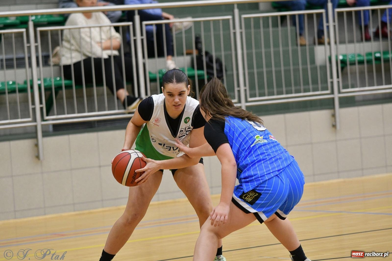 Zdjęcie w galerii na portalu naszraciborz.pl: Sparta Ziębice zdecydowanie lepsza od RKK AZS Racibórz [FOTO] wiadomości z regionu