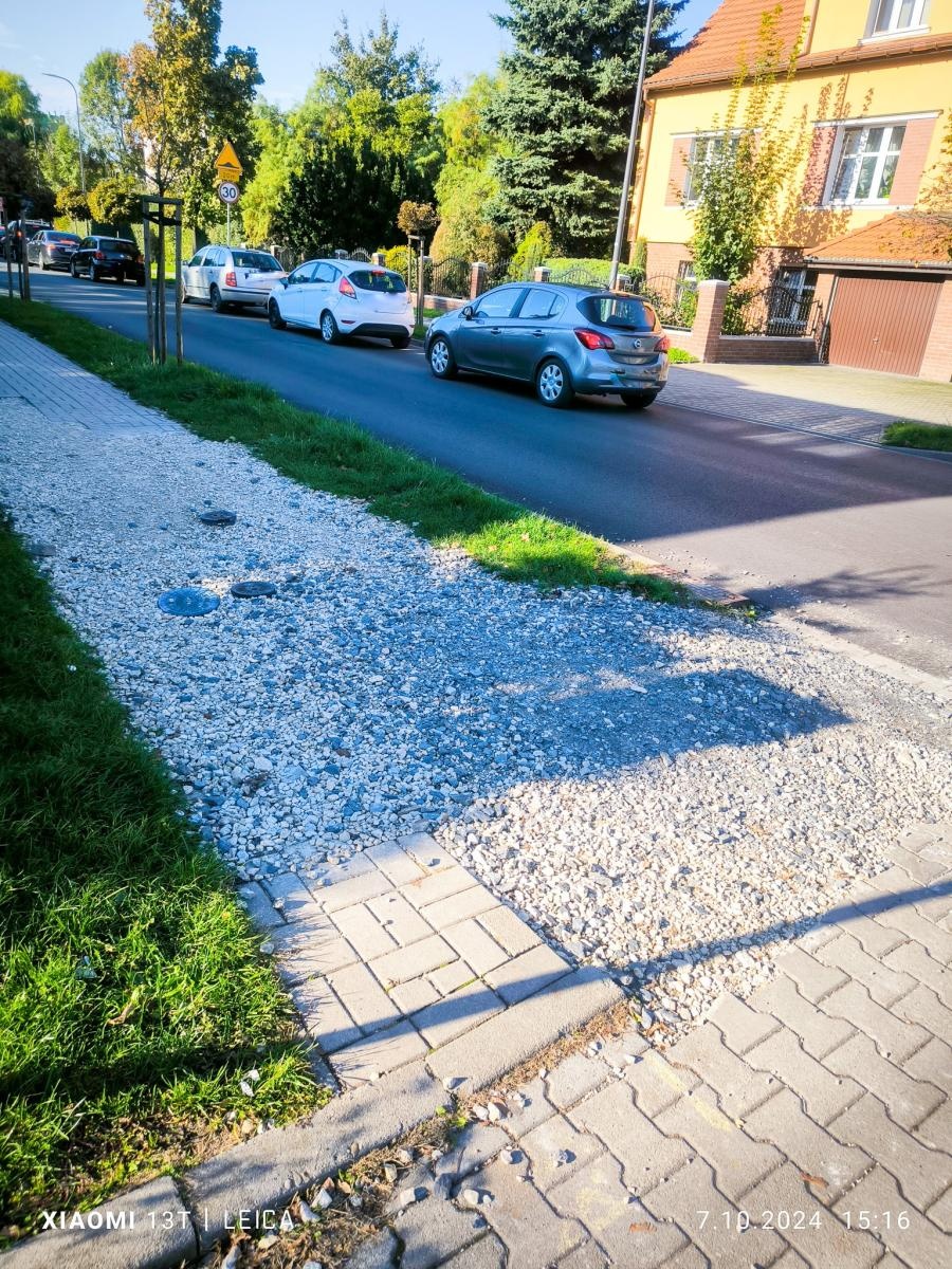 Zdjęcie w galerii na portalu naszraciborz.pl: Rozkopany chodnik na ul. Jana Matejki: mieszkańcy czekają na naprawę wiadomości z regionu