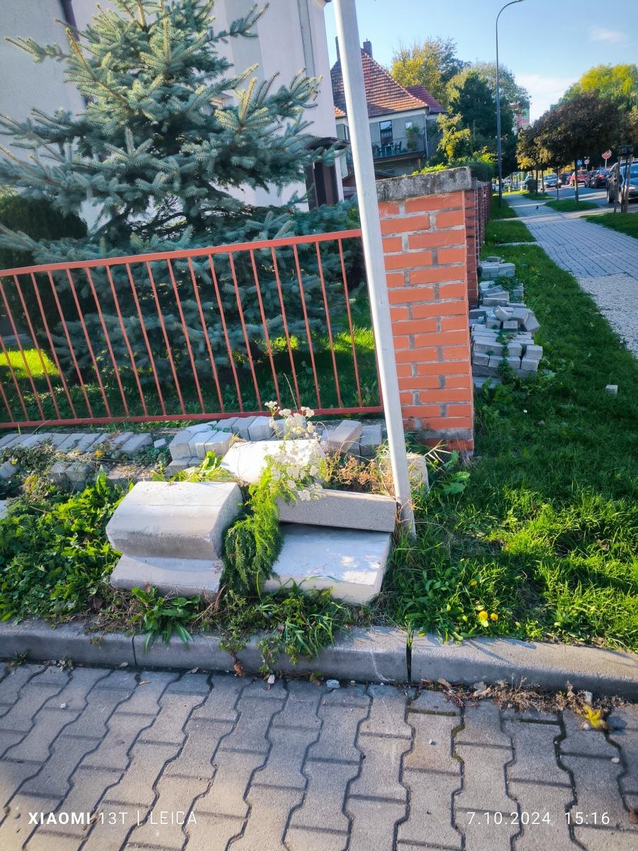 Zdjęcie w galerii na portalu naszraciborz.pl: Rozkopany chodnik na ul. Jana Matejki: mieszkańcy czekają na naprawę wiadomości z regionu