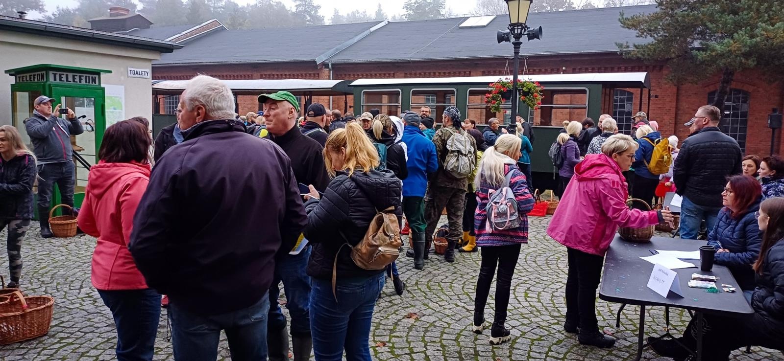 Zdjęcie w galerii na portalu naszraciborz.pl: Grzybiarze ziemi raciborskiej poszli na rekord. 250 osób zebrało prawie pół tony grzybów wiadomości z regionu