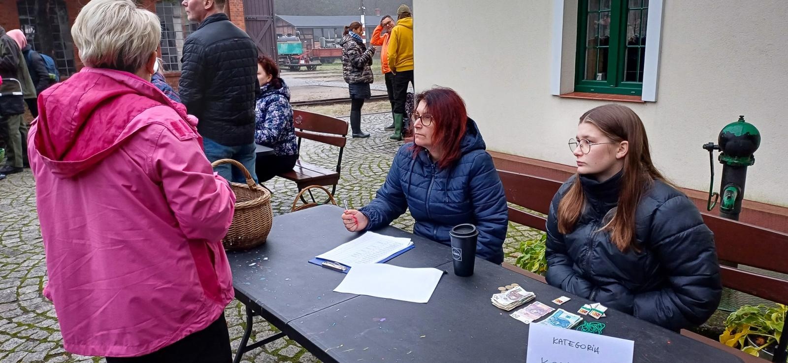 Zdjęcie w galerii na portalu naszraciborz.pl: Grzybiarze ziemi raciborskiej poszli na rekord. 250 osób zebrało prawie pół tony grzybów wiadomości z regionu